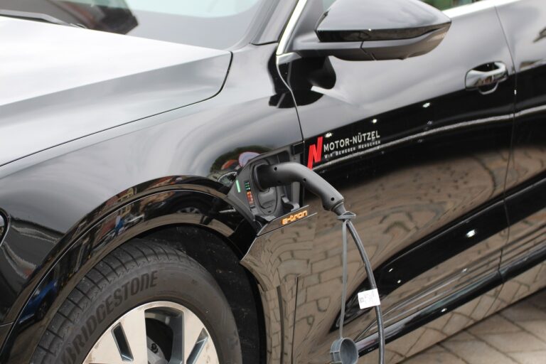 Voitures électriques : tout savoir sur la recharge à domicile